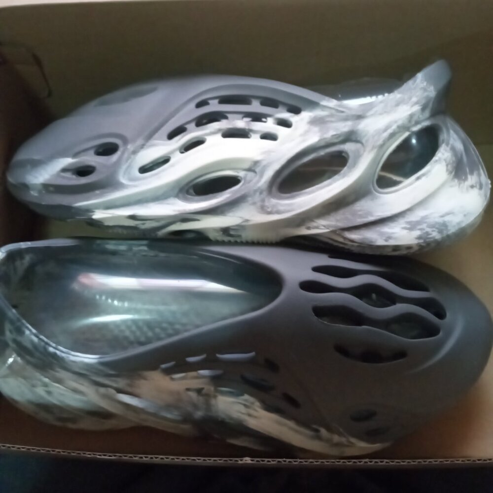 Adidas YZY FOAM RNNR size 7